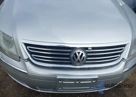 2004 Volkswagen Phaeton V8 z USA, uszkodzony, nr VIN WVWAF63D848008035